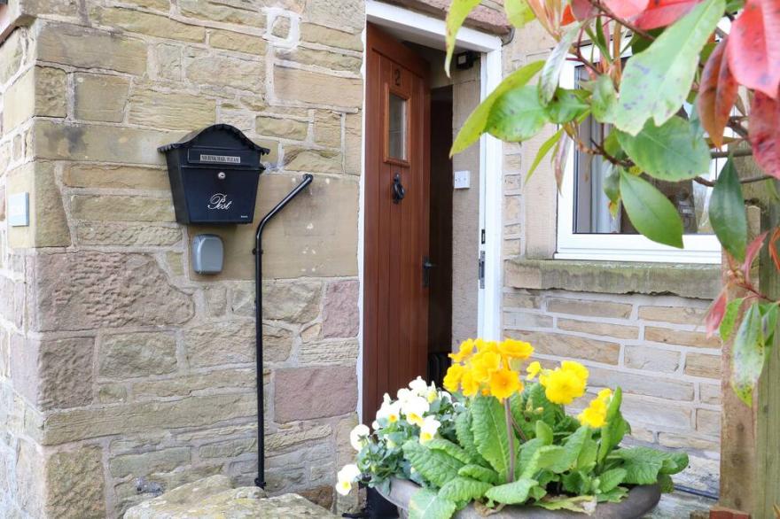 FIELDSIDE, Family Friendly, Character Holiday Cottage In Fritchley