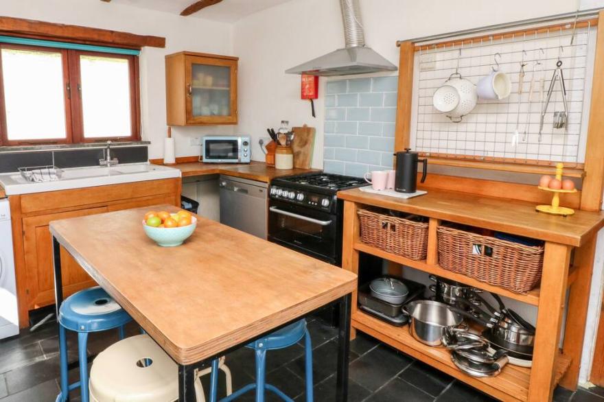 SPRING COTTAGE, family friendly, with open fire in Berrynarbor