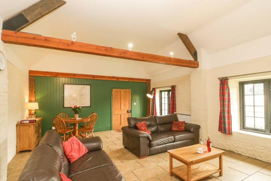 KEEPERS COTTAGE, pet friendly in Winterborne Stickland