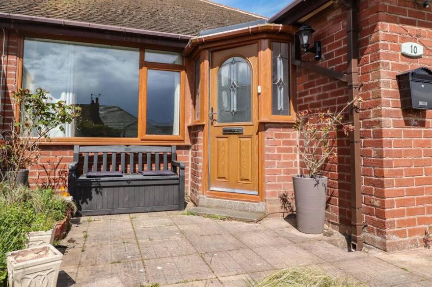 BUNGALOW BY THE SEA, Pet Friendly In Thornton-Cleveleys