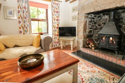 CHENALLS COTTAGE, family friendly, with open fire in Helston