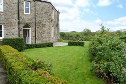 PRIORY VIEW, pet friendly, with open fire in Ulverston