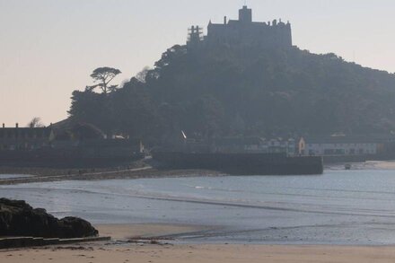 MOUNT VIEW, pet friendly, country holiday cottage in Marazion