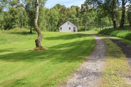 BIRCHBANK, character holiday cottage in Grantown-On-Spey