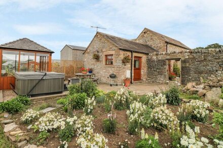 THE COW SHED, romantic, character holiday cottage in Alport