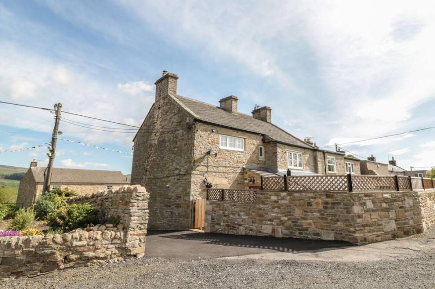 BELGRAVE HOUSE, Family Friendly, With Hot Tub In Mickleton, Teesdale