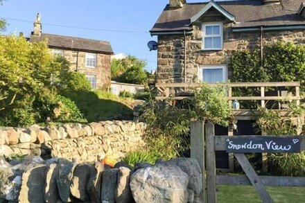 SNOWDON VIEW, family friendly, character holiday cottage in Harlech