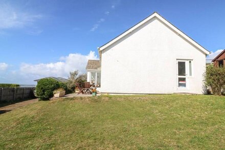 HIGHDOWN, pet friendly, country holiday cottage in Bigbury-On-Sea