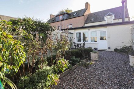 SEAVIEW, pet friendly, country holiday cottage in Nairn