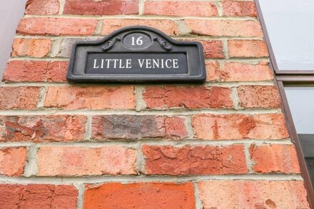 LITTLE VENICE, family friendly, country holiday cottage in Whitby