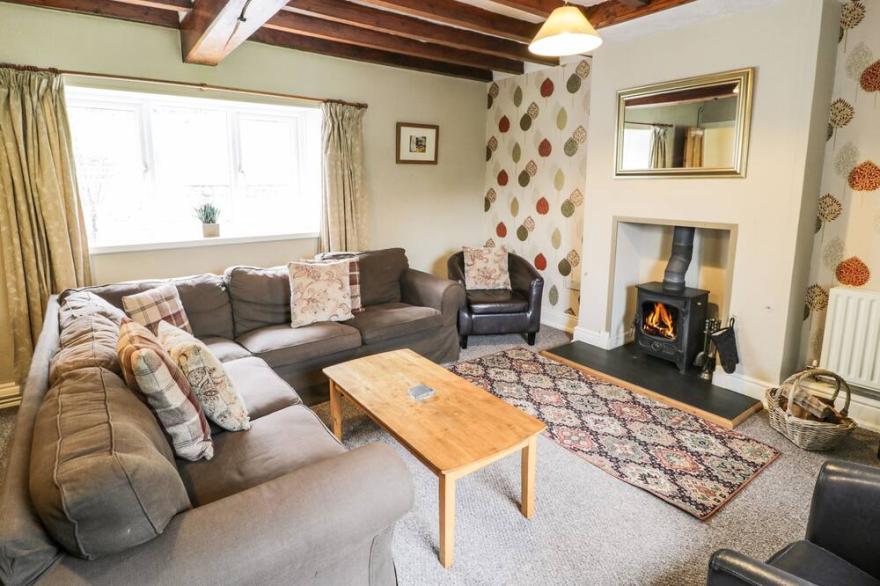 PARC COTTAGE, Family Friendly, With Hot Tub In Llanwddyn