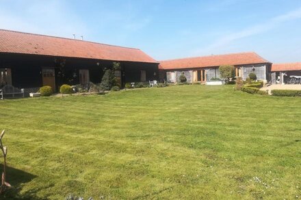 Hay Barn. 3 en-suite bedrooms, optional hot tub, private garden,  log burner.