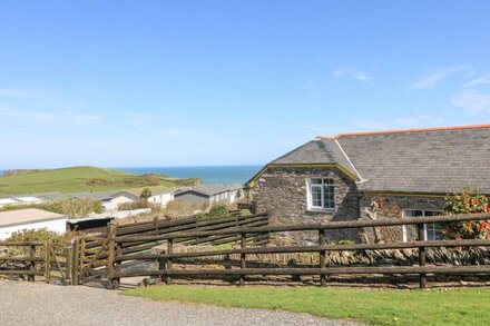 THE GARDEN APARTMENT, pet friendly, with open fire in Tintagel