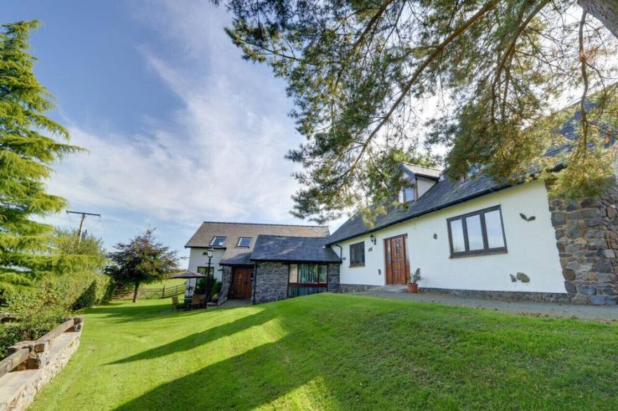 2 Derw Cottages - Two Bedroom House, Sleeps 4