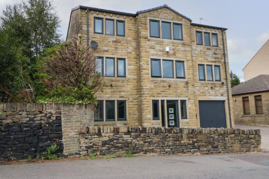 VISTA TASSO, Pet Friendly, With Hot Tub In Meltham