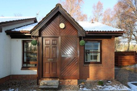 FOINAVEN, pet friendly, with a garden in Aviemore