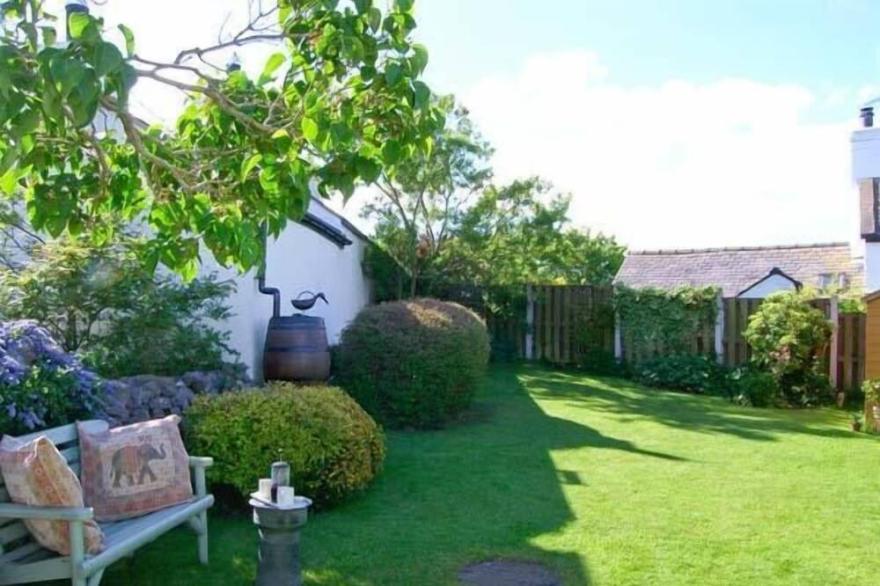 PEN Y PARC, Family Friendly, Character Holiday Cottage In Gwaenysgor