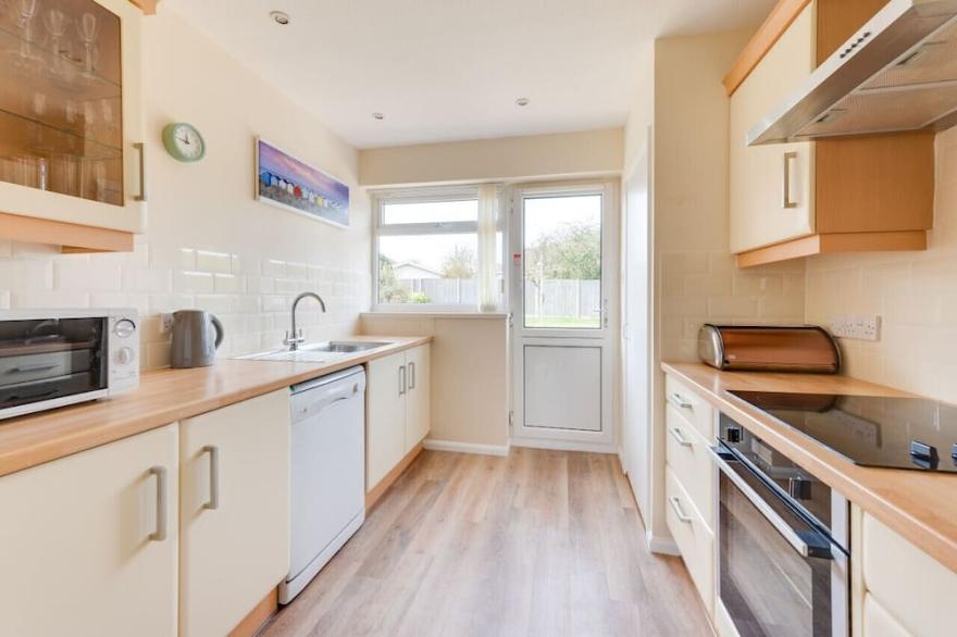 Sunsette - Two Bedroom House, Sleeps 4