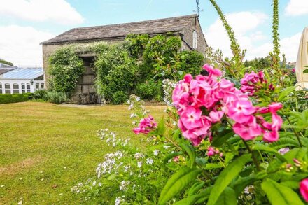 THE GARDEN ROOMS LAWKLAND, family friendly in Austwick