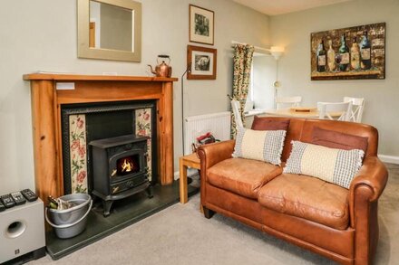 3 VALE VIEW, family friendly, with open fire in Hawkshead