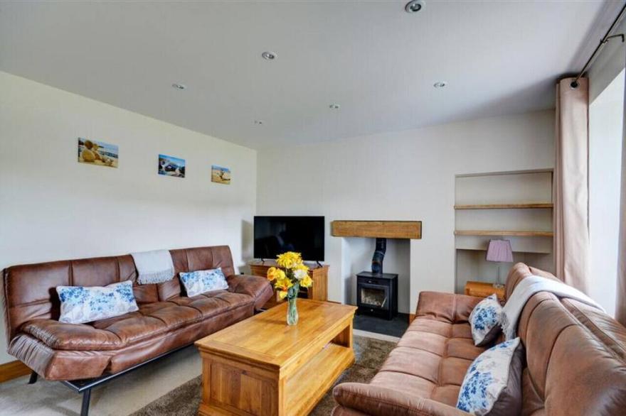 Chi Lowen - Two Bedroom House, Sleeps 4