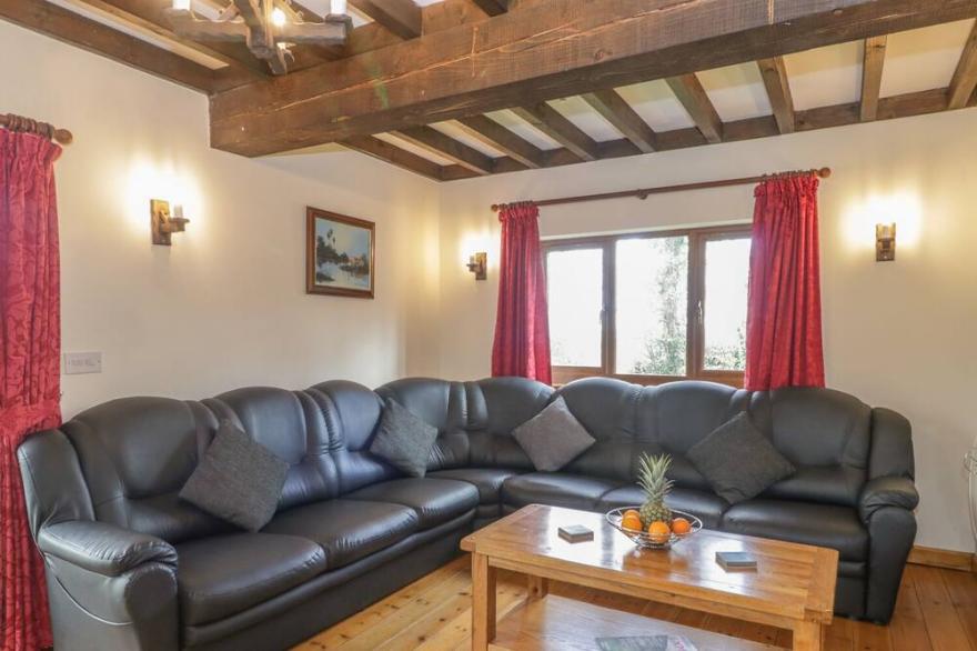 ASH LODGE, pet friendly, luxury holiday cottage in Washford