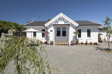 Sandymouth Lodge -Fabulous Family Friendly Log Cabin Close to Sandy Beaches