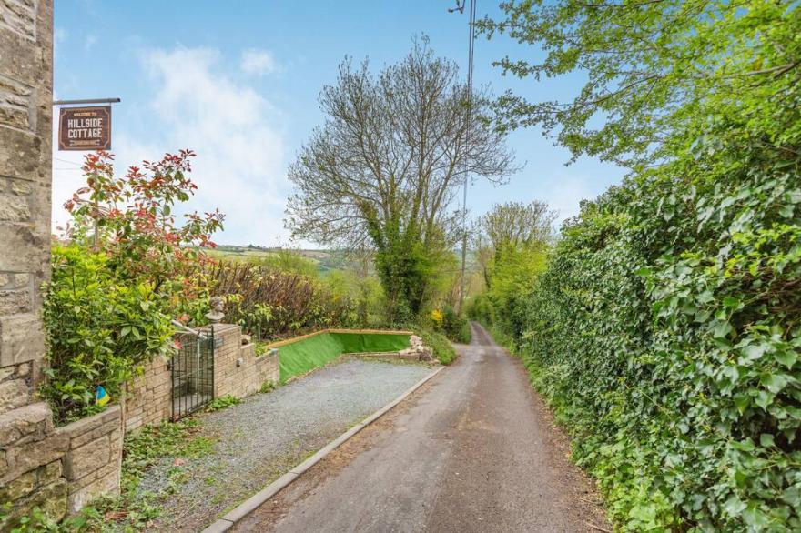 HILLSIDE COTTAGE, pet friendly, with a garden in Peasedown St John