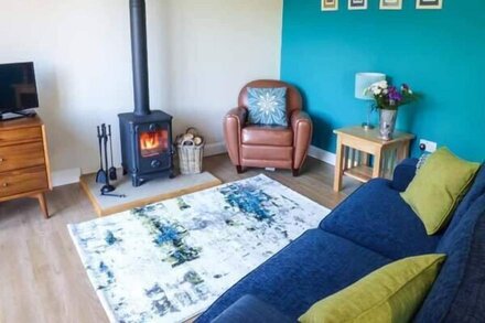 OLD CROW TREES BARN, luxury holiday cottage in Melling