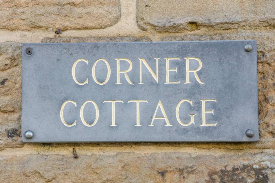 CORNER COTTAGE, Pet Friendly In Tideswell