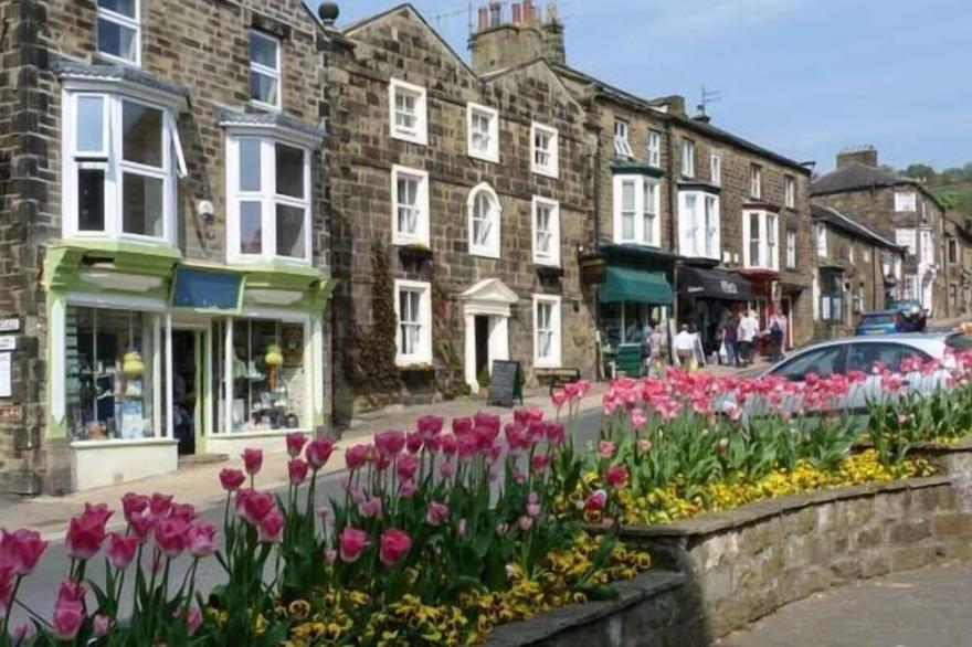 NO. 5 THE STABLES, character holiday cottage in Pateley Bridge