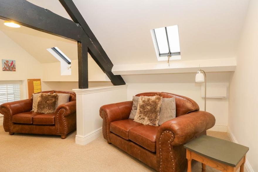13 EAGLE PARADE, Family Friendly, Luxury Holiday Cottage In Buxton