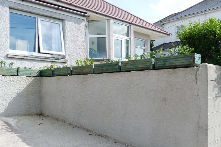 THE ANNEXE, LABURNUM, with a garden in St. Austell