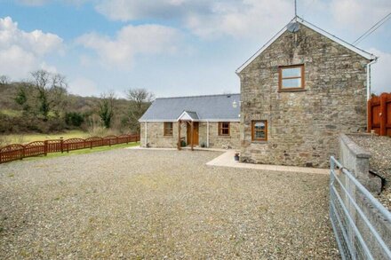 Murmur y Ceri - Three Bedroom House, Sleeps 6