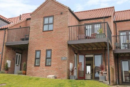 WADDLEDUCK, pet friendly, with a garden in Whitby