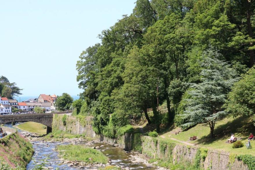 CLOONEAVIN APARTMENT 5, pet friendly in Lynmouth