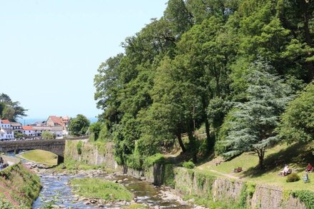 CLOONEAVIN APARTMENT 5, pet friendly in Lynmouth