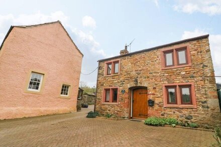 ELM COTTAGE, pet friendly, with open fire in Appleby-In-Westmorland