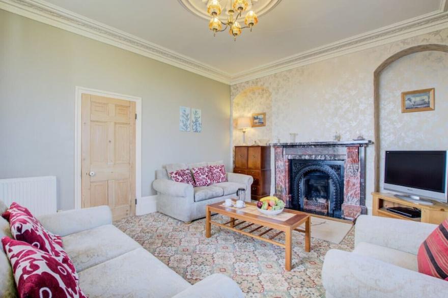 Carnevas Farmhouse - Two Bedroom House, Sleeps 4