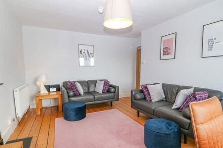 Y CASTELL APARTMENT 3, family friendly in Criccieth