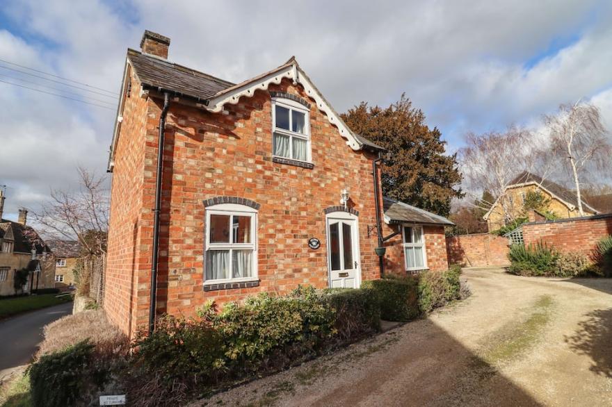 ELDER COTTAGE, with a garden in Mickleton, Gloucestershire