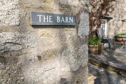 TREVENNING BARN, pet friendly, with open fire in Bodmin