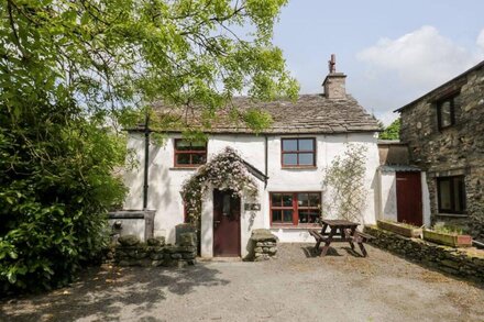 HALL DUNNERDALE COTTAGE, pet friendly in Broughton-In-Furness