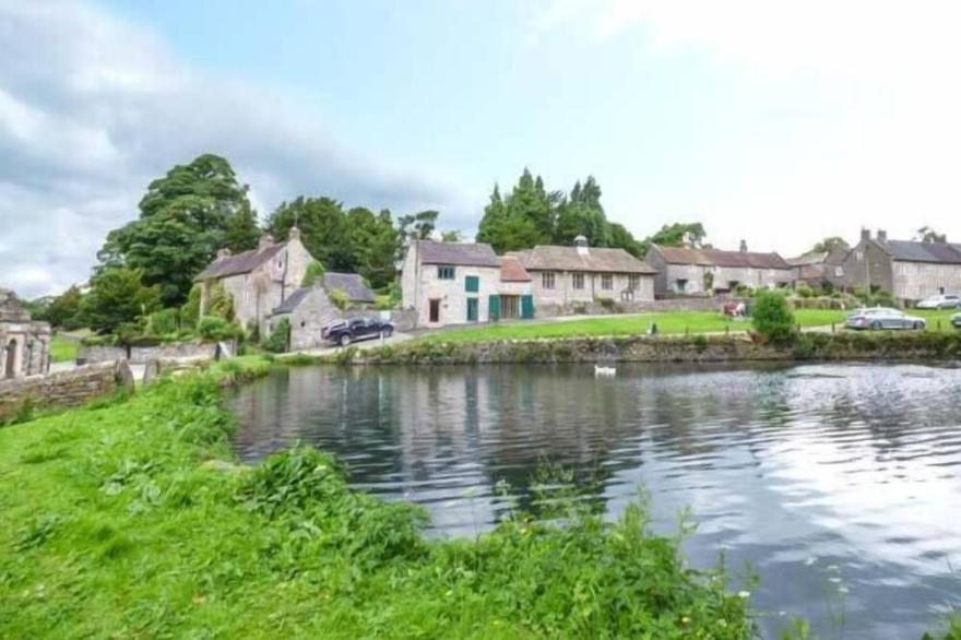 FIRE BRIGADE BARN, pet friendly, luxury holiday cottage in Tissington