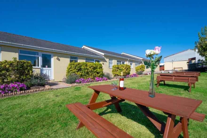 Sugar Loaf Cottage - One Bedroom House, Sleeps 2