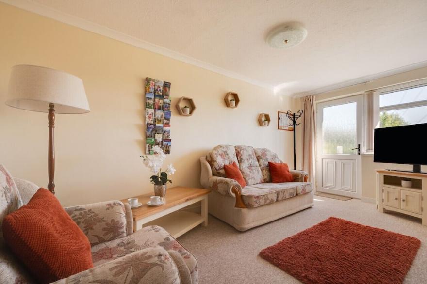 Sugar Loaf Cottage - One Bedroom House, Sleeps 2