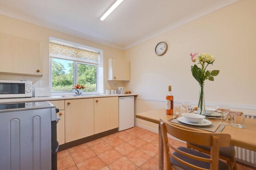 Sugar Loaf Cottage - One Bedroom House, Sleeps 2
