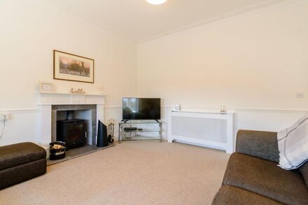 1 ROXBY TERRACE, family friendly, with open fire in Thornton-Le-Dale