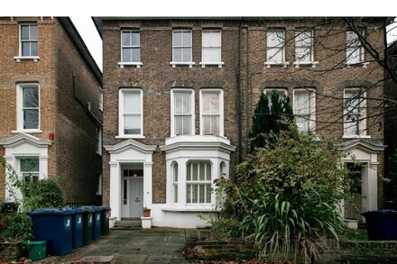 Pass the Keys | Lovely 2BR Flat with Garden & Private Parking