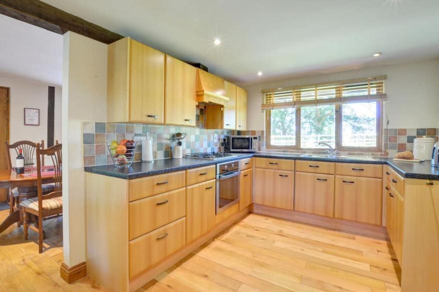 Derw Lodge - Two Bedroom House, Sleeps 4